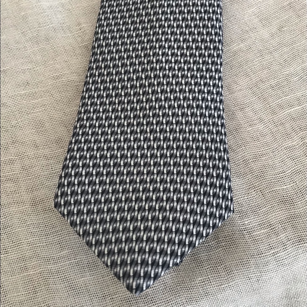 Saks Fifth Avenue men’s silk tie